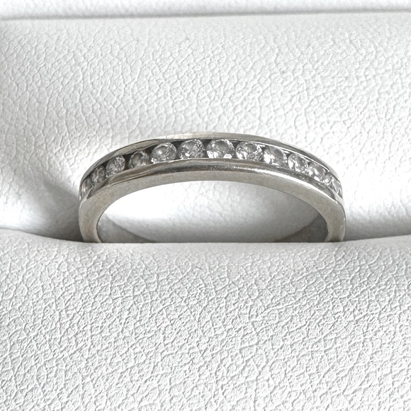 Jewelry - 14k white gold & diamond band (size 5.5)
